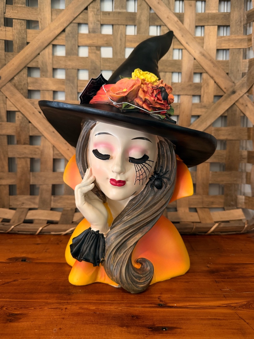 Bella Luxx Halloween
Witch Bust Figurine with Black Hat Floral Viral